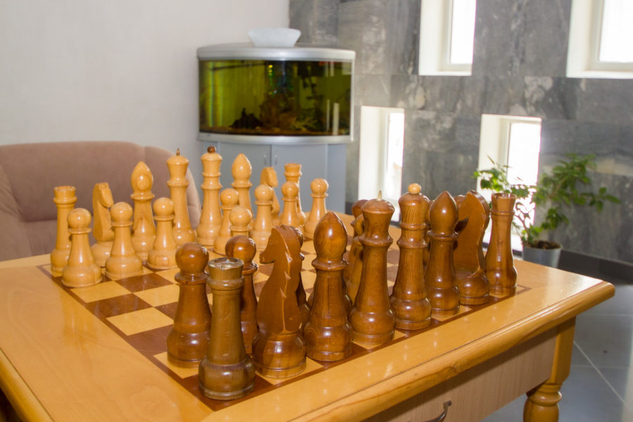 Шахматный стол в санатории Русь в г. Железноводске - фотография